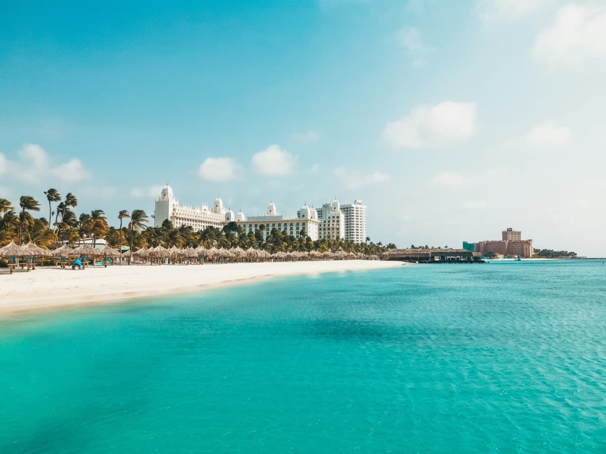 Invertir en bienes raices en Aruba: One Happy Island con rentabilidad todo el ano
