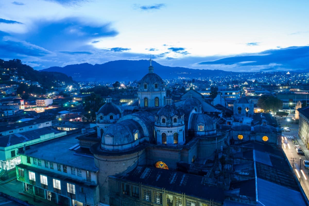 Invertir en bienes raices en Guatemala: Cultura maya, volcanes y oportunidades crecientes