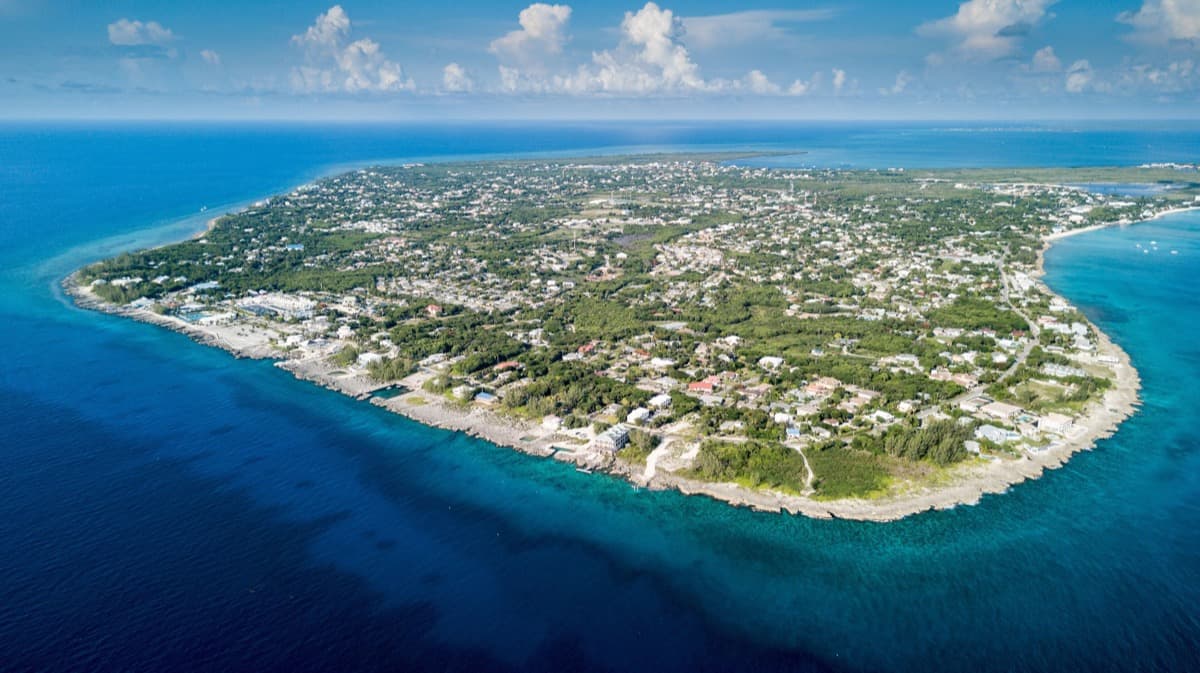 Invertir en bienes raices en las Islas Caiman: Cero impuestos en el Monaco del Caribe