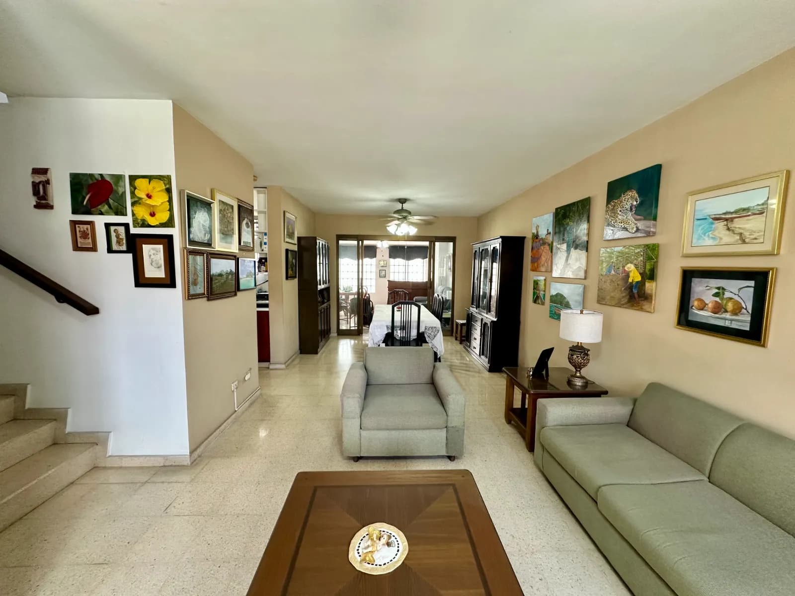 Casa de dos niveles en Altos de Panamá