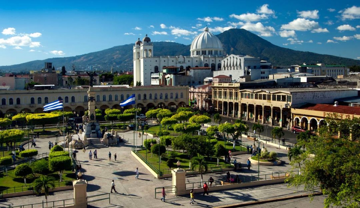 Comprar propiedad en El Salvador: Guia para inversionistas